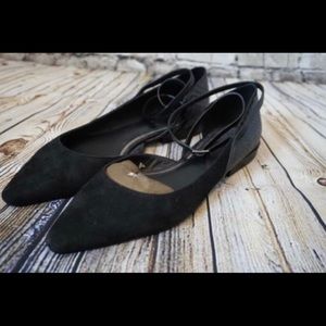 Elie Tahari Flats Pointed Toe Black Leather